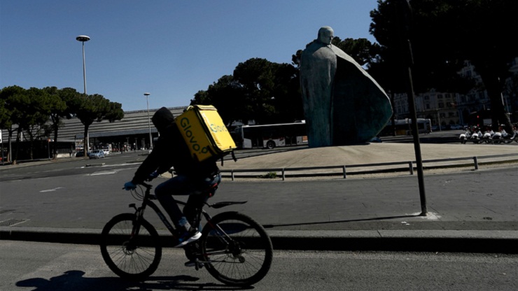ইতালিতে থেমে গেছে গান, জেগে উঠেছে ক্ষুধা