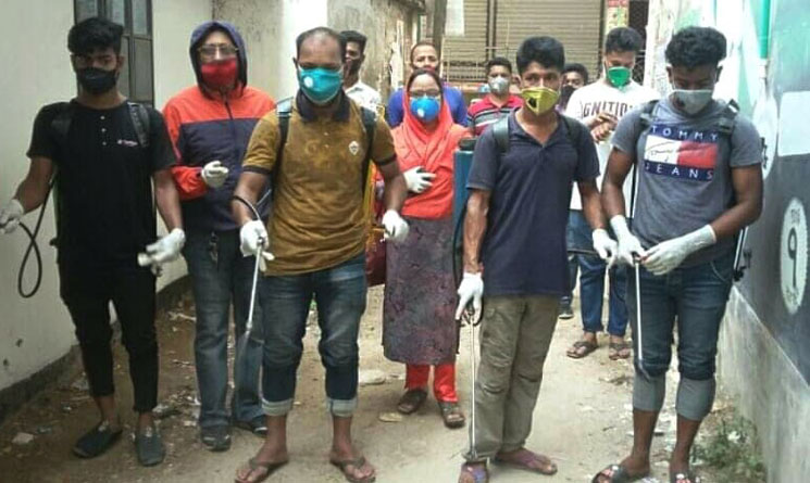 পৌরসভা বঙ্গবন্ধু ফাউন্ডেশনের সভাপতি এপ্যেলো'র সামগ্রী বিতরন