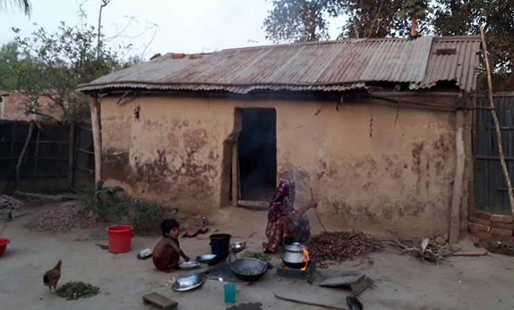 'আমাগো তো লোক নাই, সাহায্য করবো কেরা?'