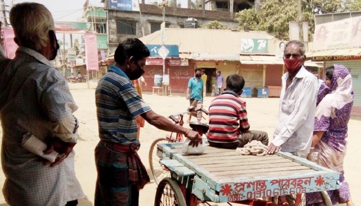 ৬ কিলোমিটার হেঁটে এসেও পেলেন না ১০ টাকা কেজির চাল