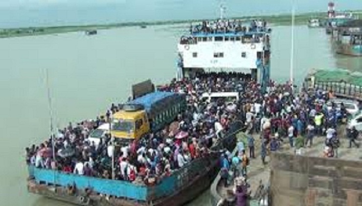 নৌরুটে স্রোতের মতো ঢাকায় ঢুকছে মানুষ