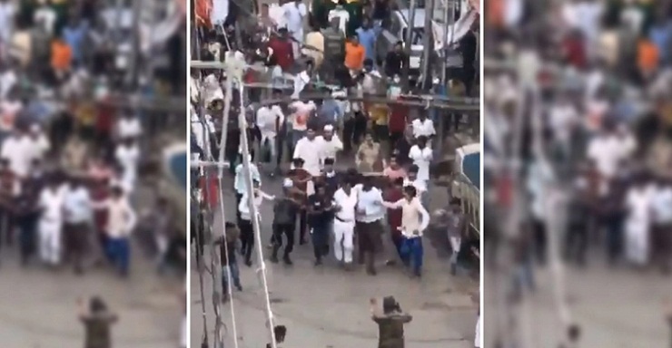 সামাজিক দূরত্ব মানতে বলায় পুলিশের ওপর হামলা