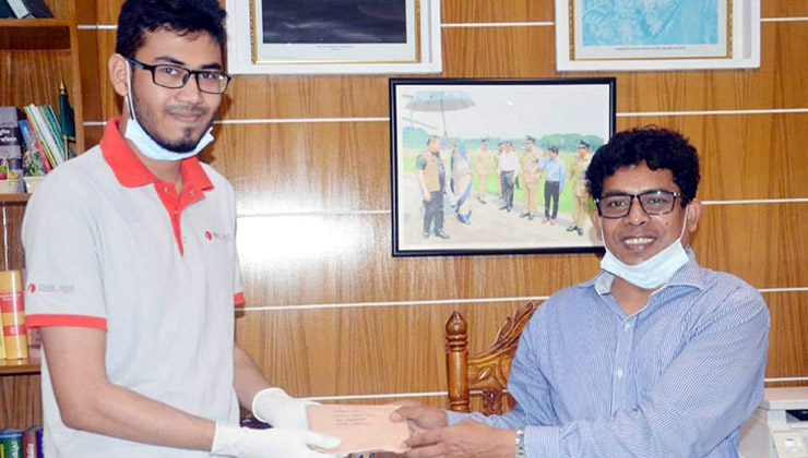টিউশনির জমানো ৭০ হাজার টাকা ত্রাণ তহবিলে দিলেন ঢাবি ছাত্র