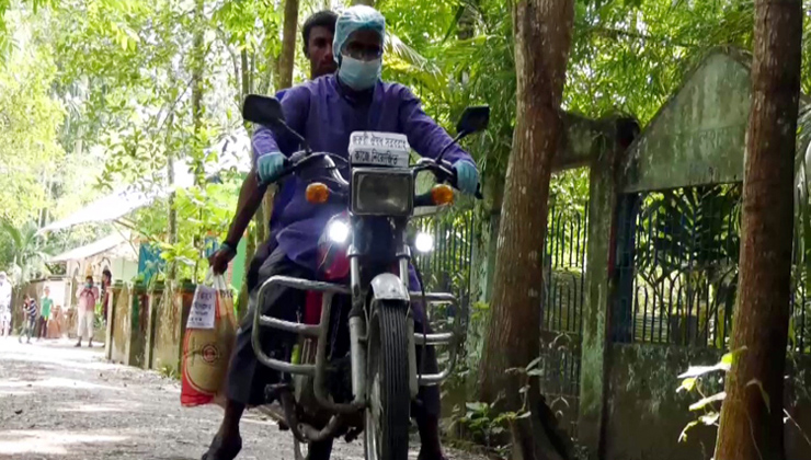 শখের মোটরসাইকেল কেনার টাকায় অসহায় মানুষের পাশে দুইভাই