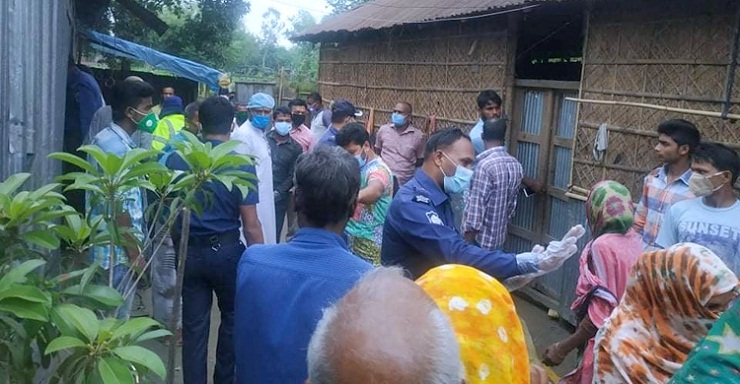 বিছানায় স্ত্রী-সন্তানের গলাকাটা, পাশেই স্বামীর ঝুলন্ত লাশ