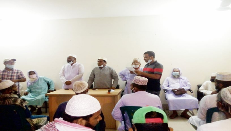 তাহেরপুর পৌরসভায় ঈমাম মুয়াজ্জিনের মাঝে ঈদ উপহার বিতরণ