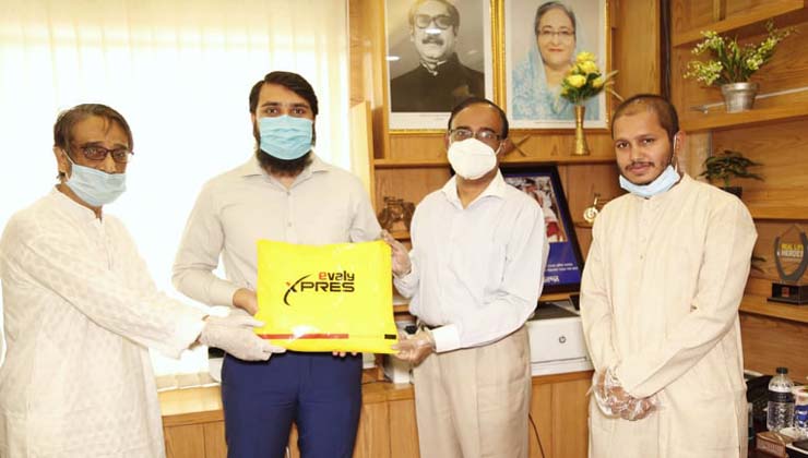 ৯৯৯ কে স্বাস্থ্য সুরক্ষা সামগ্রী দিল ইভ্যালি