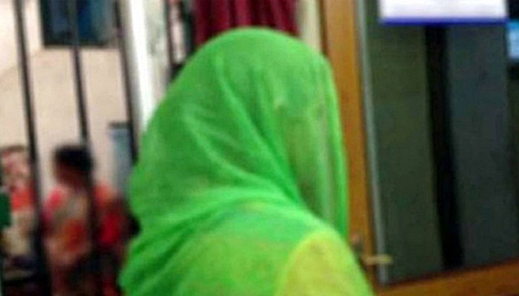প্রবাসীর স্ত্রীকে ধর্ষণচেষ্টা, বাধা দেওয়ায় ছেলেকে কোপাল ধর্ষণকারী