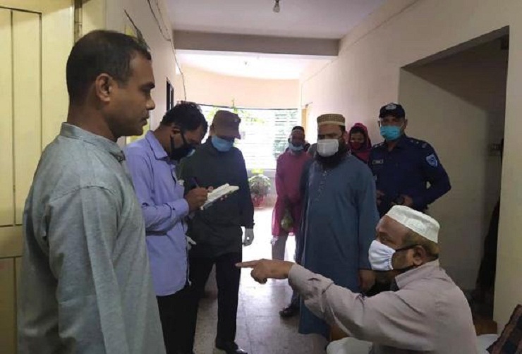 আবাসিক হোটেলে গোপনে ঈদপোশাক বিক্রি