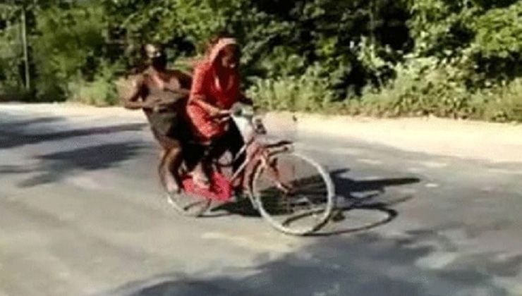 অসুস্থ বাবাকে নিয়ে মেয়ে ১২০০ কি.মি. পথ সাইকেলে পাড়ি