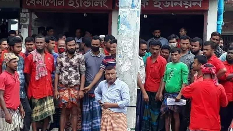 কোটি টাকা আত্নসাতের অভিযোগে শ্রমিক নেতাকে খুটির সাথে বেঁধে রাখলো শ্রমিকরা