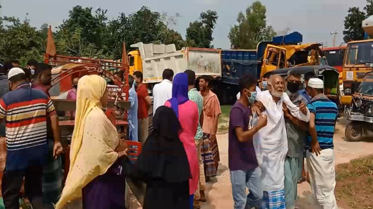 ভালুকায় সড়কে প্রাণ হারালেন স্বামী-স্ত্রীসহ ৩ জন