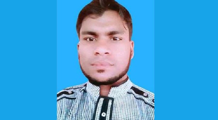 পরকীয়ার জেরে প্রকাশ্যে যুবককে কুপিয়ে হত্যা