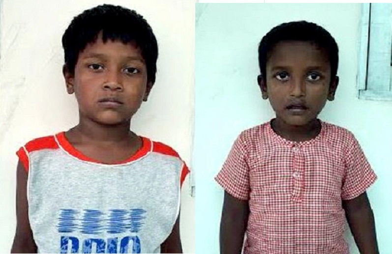 ওরা দুই ভাই মা-বাবাকে খুঁজছে