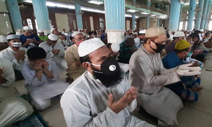 করোনায় মৃত্যুবরণকারীদের জন্য বায়তুল মোকাররমে দোয়া