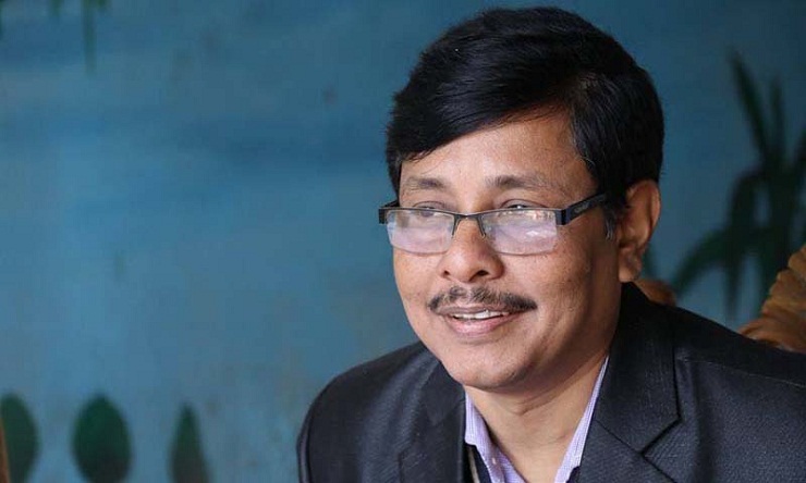 মিথ্যেটা সত্যের পোশাক পরেছে, প্রতিদিন মার খাচ্ছে সত্য