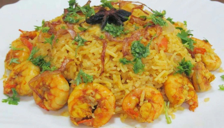 বর্ষায় পাতে থাকুক মজাদার চিংড়ি খিচুড়ি