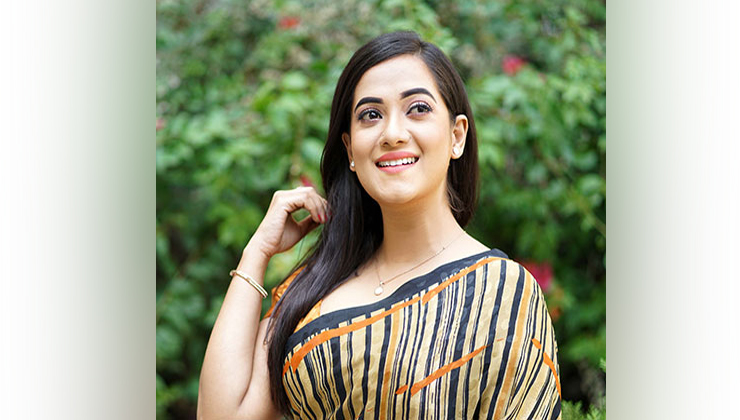 ইবাদতে মগ্ন হয়ে এবার অভিনয় ছাড়ছেন এ্যানি খান
