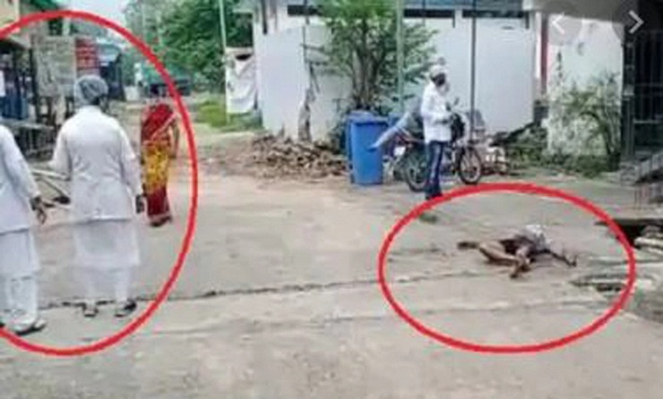 ভয়ে এগিয়ে এলোনা কেউ, হাসপাতালের সামনেই করোনা আক্রান্ত বৃদ্ধের মৃত্যু