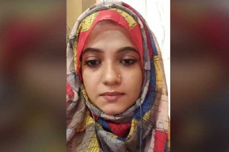 ধর্মীয় কারণে শোবিজকে বিদায় অ্যানি খানের