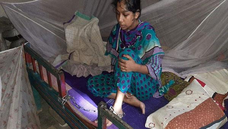 প্রেম করে বিয়ে করায় শিকলবন্দি মেয়ে, উদ্ধার করল পুলিশ