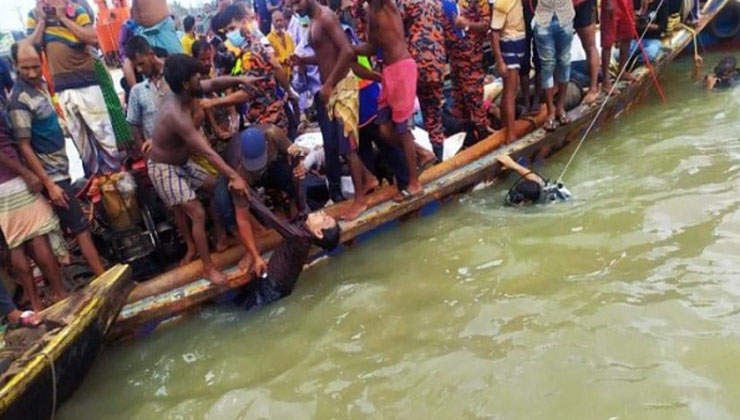 বুড়িগঙ্গায় লঞ্চডুবি: মুহূর্তেই বাড়ছে লাশের সংখ্যা