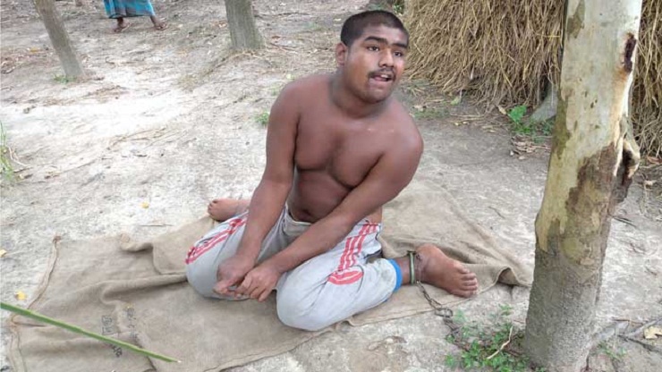 ১০ বছর ধরে শিকলে বাঁধা সাজেদুল