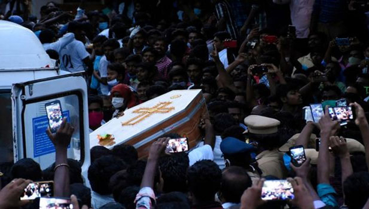 তুচ্ছ কারণে ভারতে বাবা-ছেলেকে পিটিয়ে মারল পুলিশ