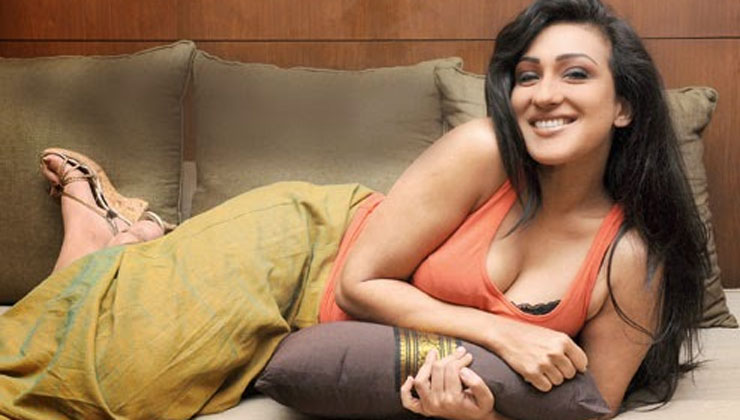 সবাই আমাকে হট এবং সেক্সি ভাবে: ঋতুপর্ণা