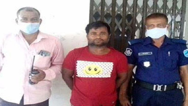 পুলিশের মাথা ফাটালেন বাসচালক