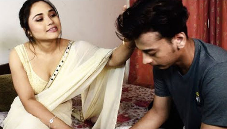 বাসায় পড়াতে এসে ছেলেদের কিভাবে ফাঁসানো হচ্ছে 
