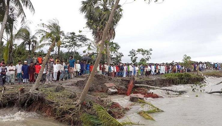 মেঘনার প্রতিটি ঢেউ কাউকে না কাউকে নিঃস্ব করছে