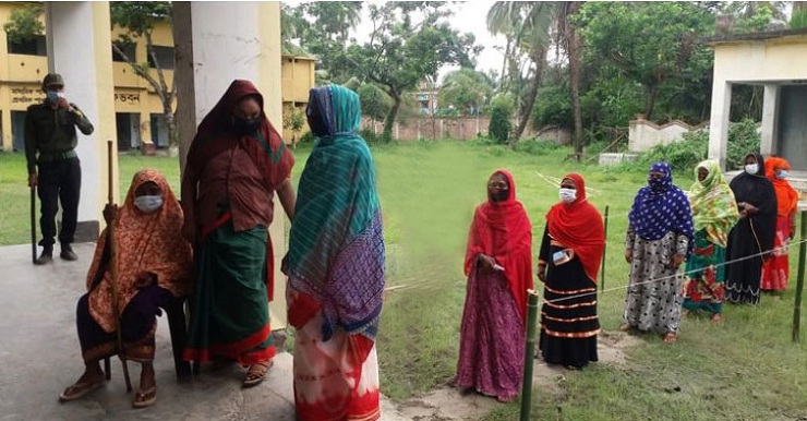 যশোর-৬ উপনির্বাচনে ভোটার উপস্থিতি সন্তোষজনক, মানা হচ্ছে না শারীরিক দূরত্ব