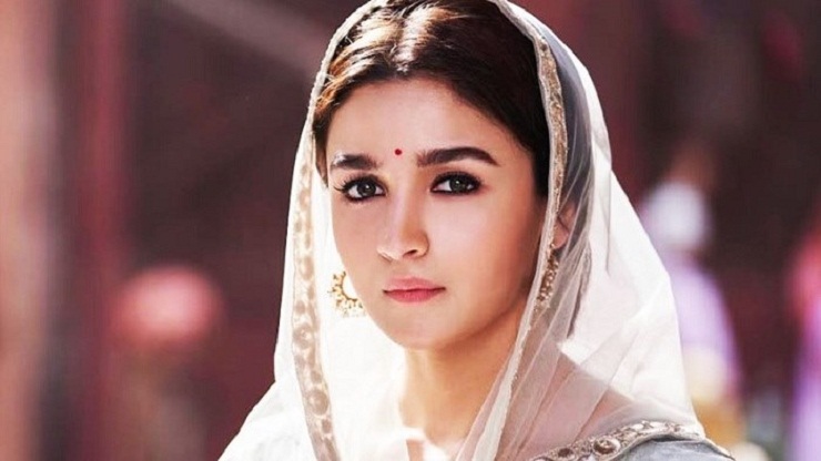 আলিয়াকে ক্রমাগত ধর্ষণের হুমকি 