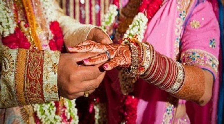 লকডাউনে বিয়ে করে ৭ লাখ টাকা জরিমানা গুণলেন দম্পতি