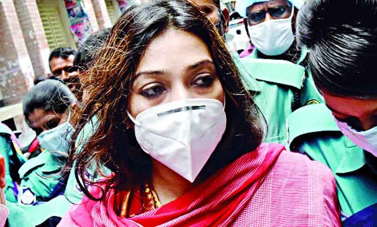 জিজ্ঞাসার মুখে কখনো সরব, কখনো মৌন উদাস