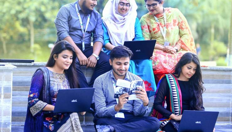 ভর্তির সময়ই শিক্ষার্থীদের ফ্রি ল্যাপটপ দিচ্ছে ড্যাফোডিল ইউনিভার্সিটি 