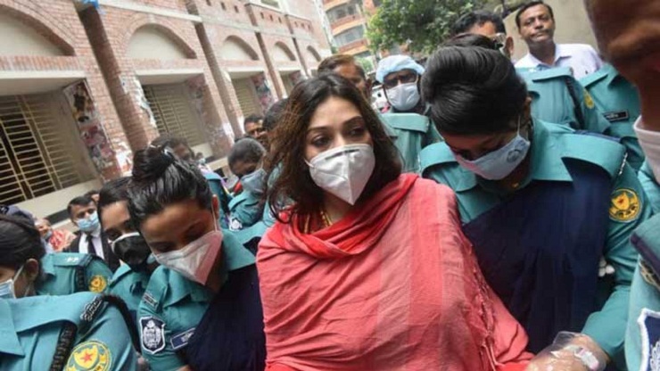 ডিবি কার্যালয়ে ডা. সাবরিনা