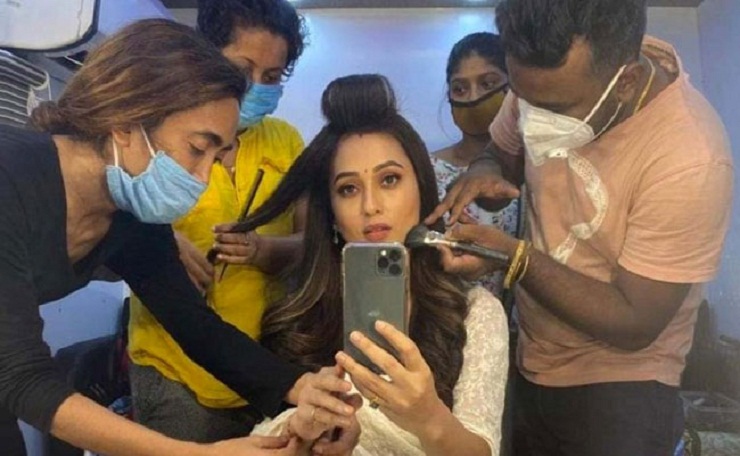 করোনা আমাকে পাগল করে দিচ্ছে : মিমি