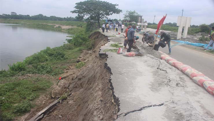 রাস্তার পাশে বালু রাখায় জরিমানা ১৭ লাখ!