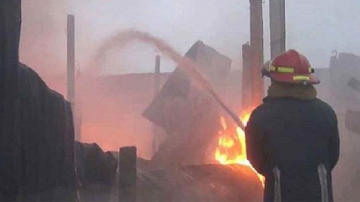 পুরান ঢাকায় বাল্ব কারখানার আগুন নিয়ন্ত্রণে