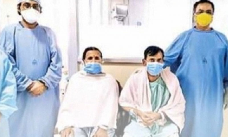 করোনা জয়ের পর কিডনি দিয়ে ছেলেকে বাঁচালেন মা