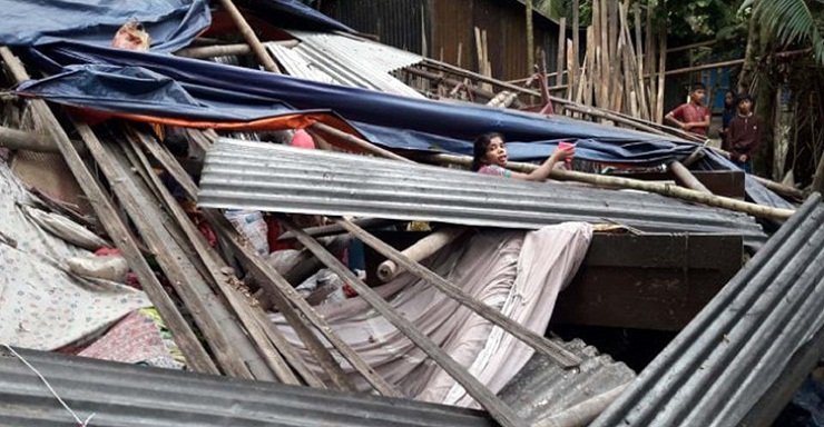 লক্ষ্মীপুরে বৃদ্ধের ঘর ভেঙে লুট, গ্রেফতার ৩