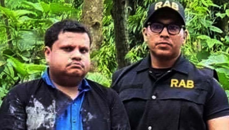 নজর এড়াতে পাগলের বেশ ধরেন সাহেদ