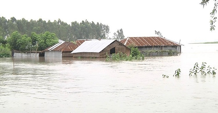 জামালপুরে ভয়াবহ রূপ নিচ্ছে বন্যা