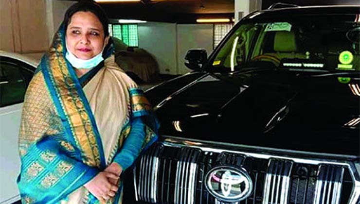 স্বামীর মৃত্যুতে ভাগ্য পরির্বতন, এমপি কিনলেন কোটি টাকার গাড়ি 