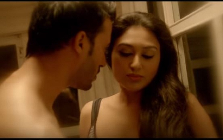ইউটিউবে ঝড় তুলেছেন কুসুম শিকদার