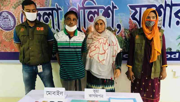 কখনো সচিব, কখনো পুলিশ কর্মকর্তাins class=