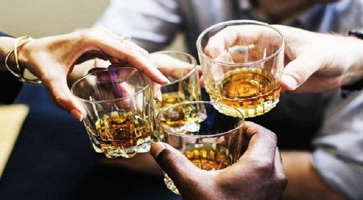 মদ্যপানে বাড়ছে করোনার ঝুঁকি