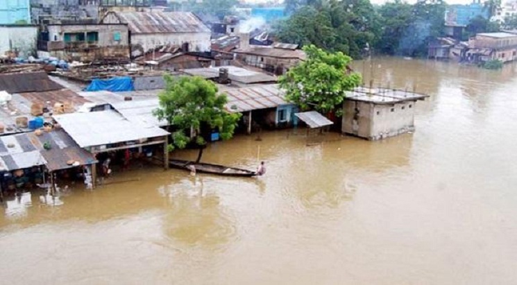 ঢাকাকে ঘিরে ফেলেছে বন্যা